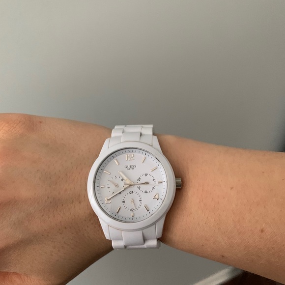 Women’s white guess watch - Picture 3 of 3